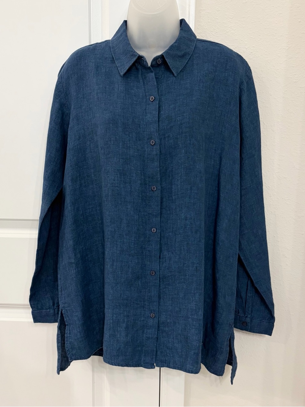 Eileen Fisher Washed Organic Linen Délavé Classic Collar Shirt in Blue - Picture 3 of 11